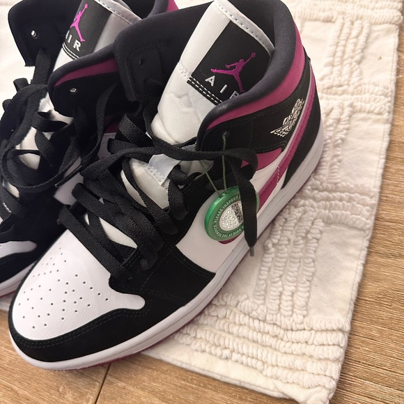 jordan 1 mid magenta